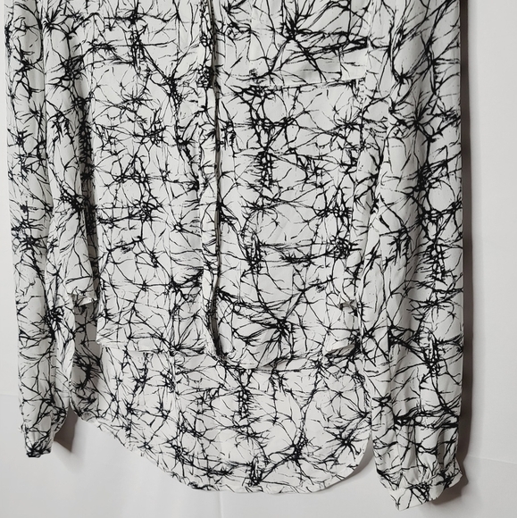 ASTR The Label hi lo black white button down long sleeve blouse sz XS - Picture 5 of 9